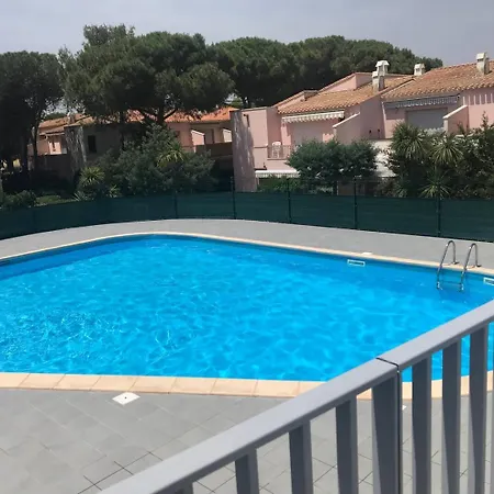 Avec Piscine 아그